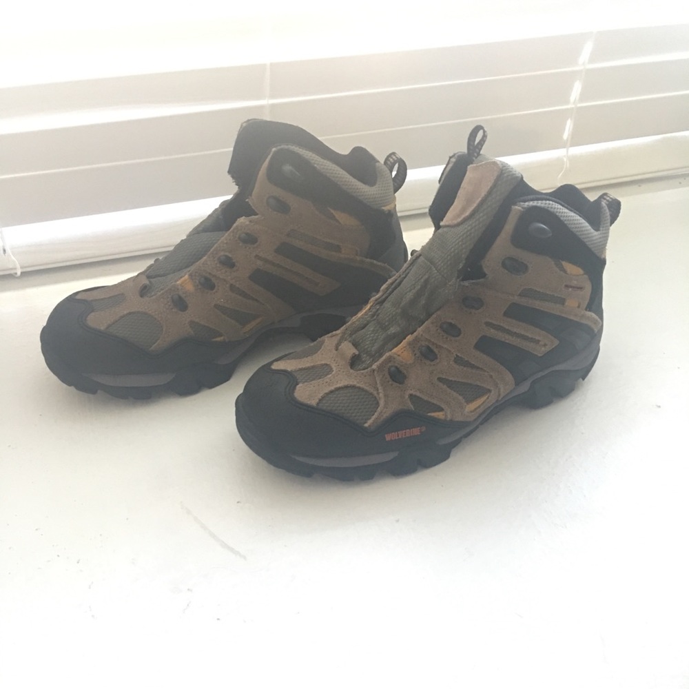 Hiking boots for man size 10